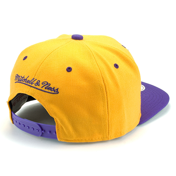 Бейсболка Mitchell & Ness - Los Angeles Lakers Triple Arch Snapback Бейсболка Mitchell & Ness - Los Angeles Lakers Triple Arch Snapback
