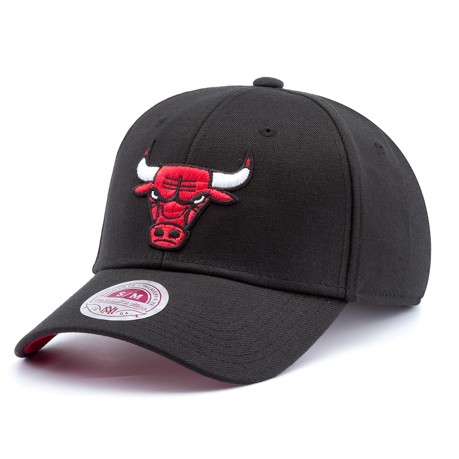 Бейсболка chicago bulls. Бейсболка Чикаго Буллс. Бейсболка Chicago bulls 90. Кепка Chicago bulls.