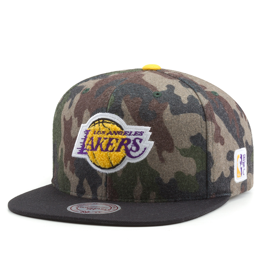 Бейсболка Mitchell & Ness - Los Angeles Lakers Camo Flannel Snapback