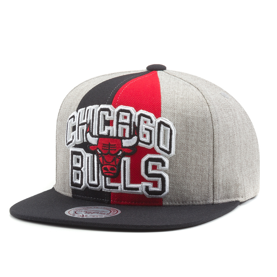 Бейсболка Mitchell & Ness - Chicago Bulls Equip Snapback
