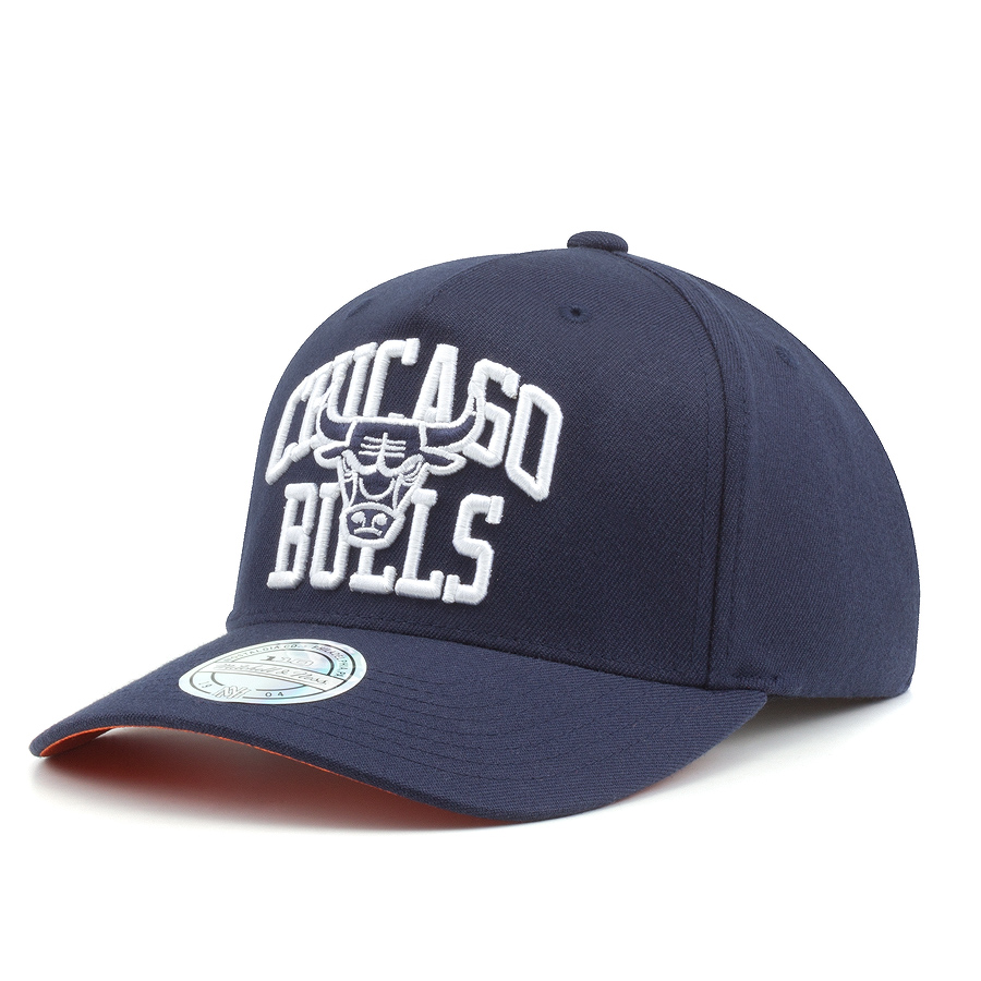 Бейсболка Mitchell & Ness - Chicago Bulls Head Coach Arch