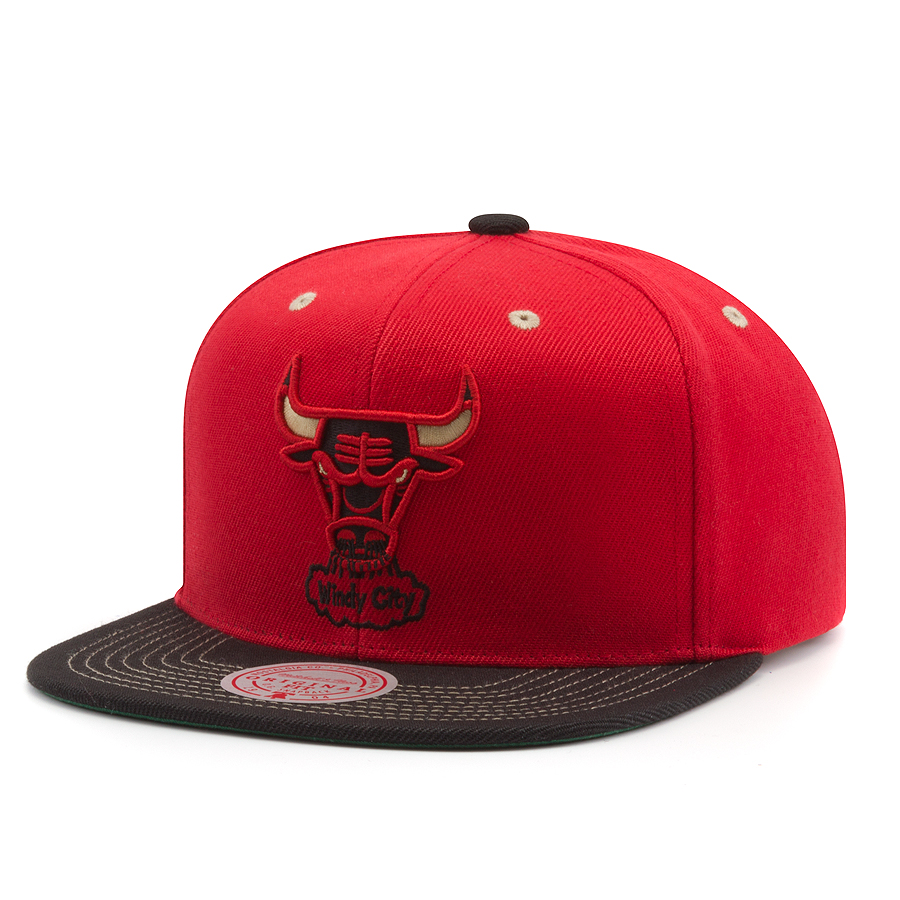 Бейсболка Mitchell & Ness - Chicago Bulls Contrast Stitch Snapback (red/black)