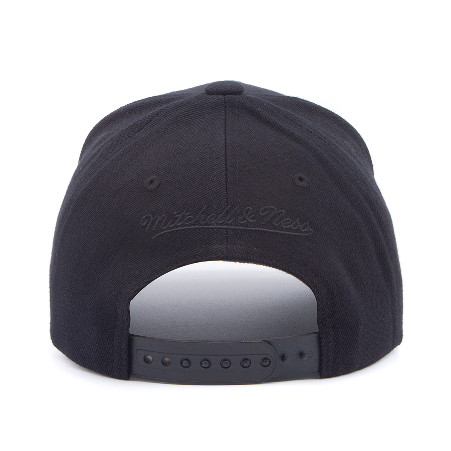 Бейсболка Mitchell & Ness - Milwaukee Bucks Black On Black Redline Snapback