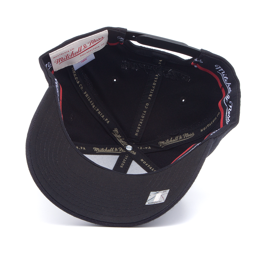 Бейсболка Mitchell & Ness - Milwaukee Bucks Black On Black Redline Snapback