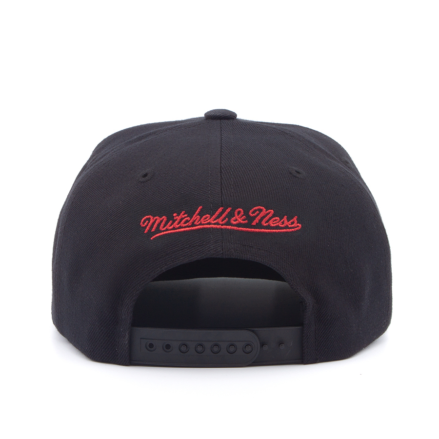 Бейсболка Mitchell & Ness - Chicago Bulls Side Core 2.0 Snapback