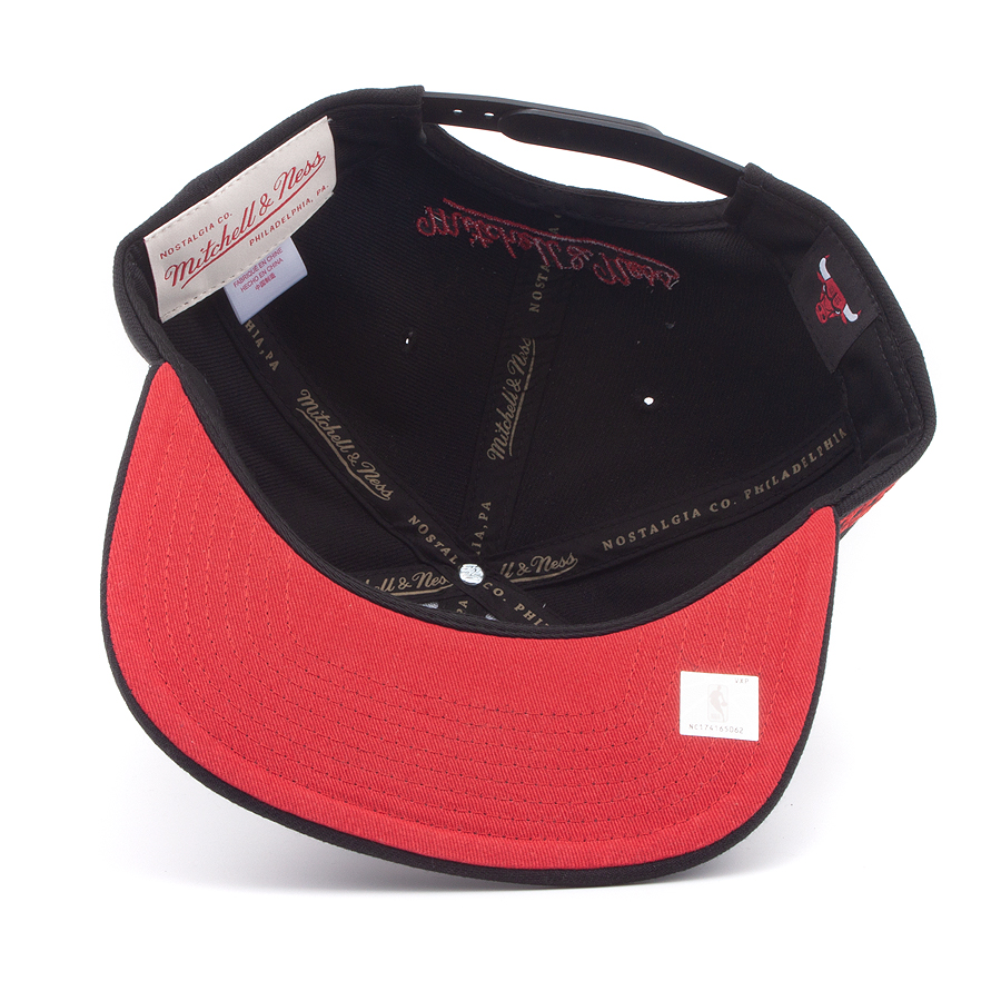 Бейсболка Mitchell & Ness - Logo Eclipse Snapback NBA Chicago Bulls (black) Бейсболка Mitchell & Ness - Logo Eclipse Snapback NBA Chicago Bulls (black)